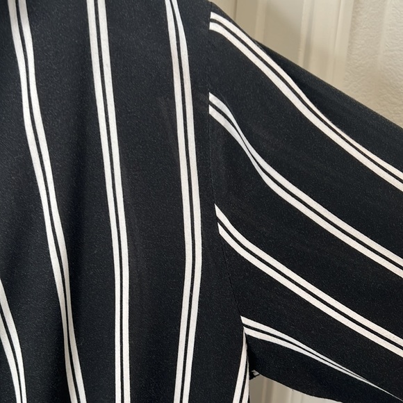 Forever 21 Men’s Long Sleeve Black and White Button Down Blouse. Size Large - Picture 9 of 9